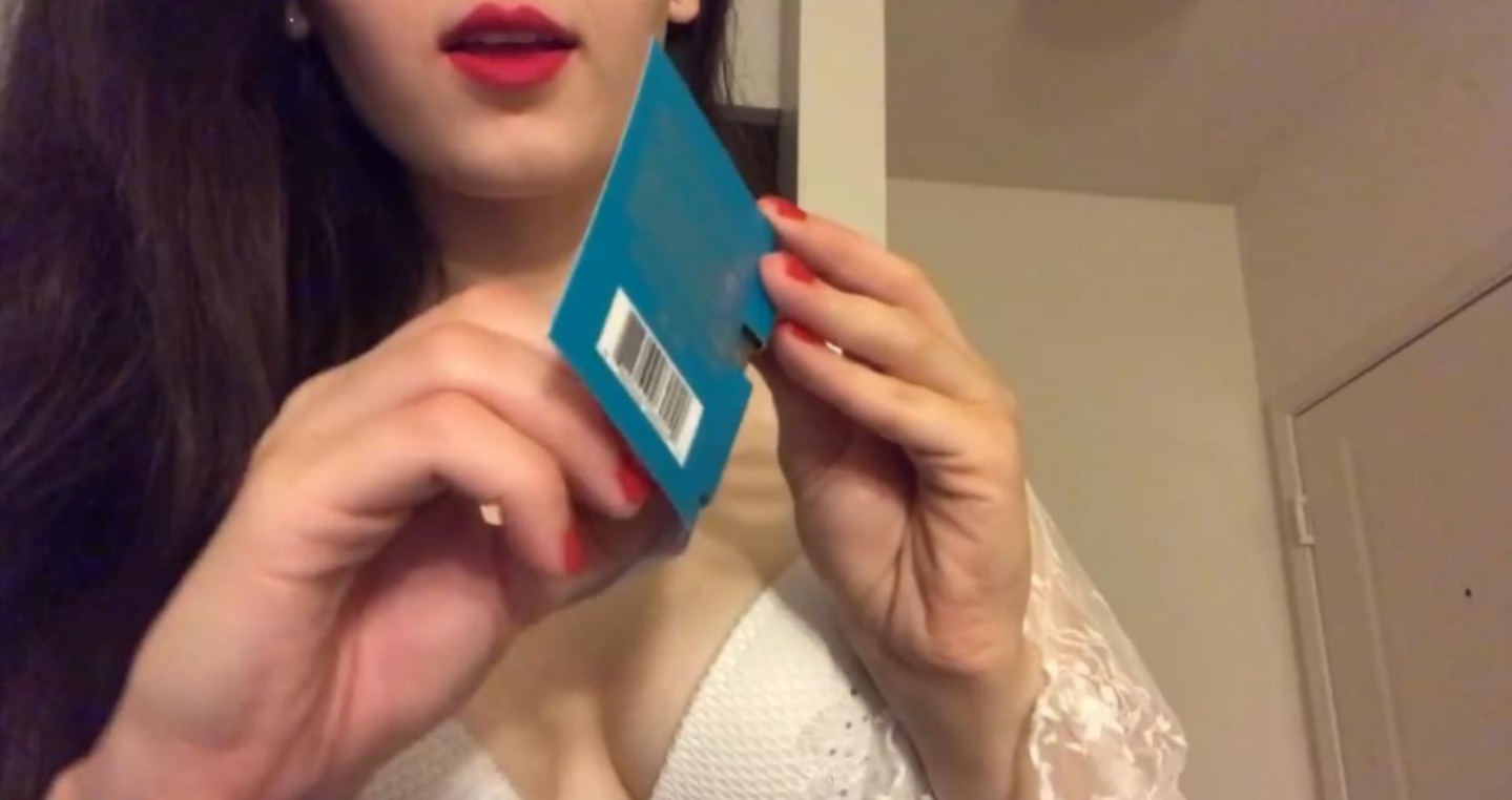 红唇阿姨ASMR &#8211; 诱人的阿姨